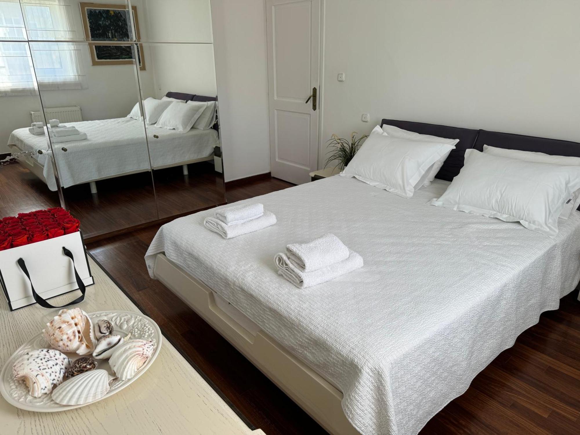 Vouliagmeni Seaside Escape Apartment Athens Exterior photo